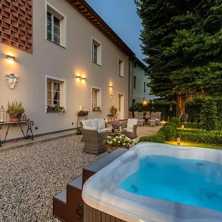 Countryside Wih Garden Lucca